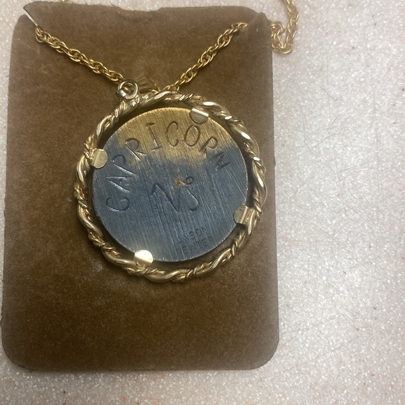 Anson Pewter Capricorn Dec 22 to Jan 19 Vintage pendant - Picture 4 of 7